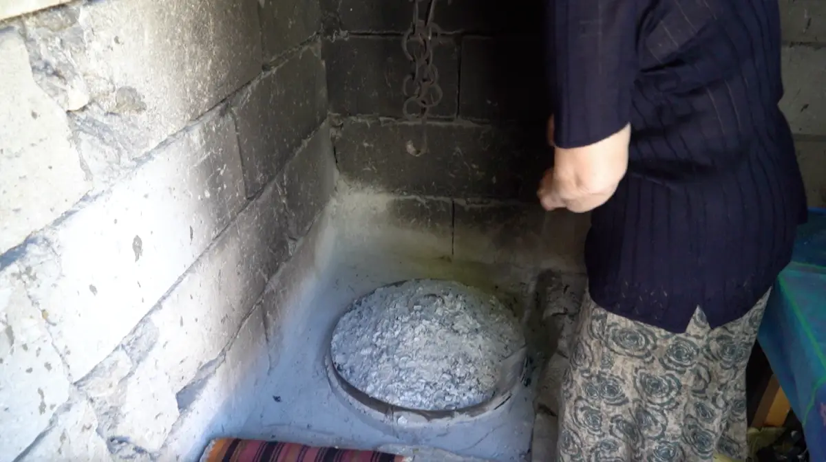 Γάστρα καλυμένη με κάρβουνα