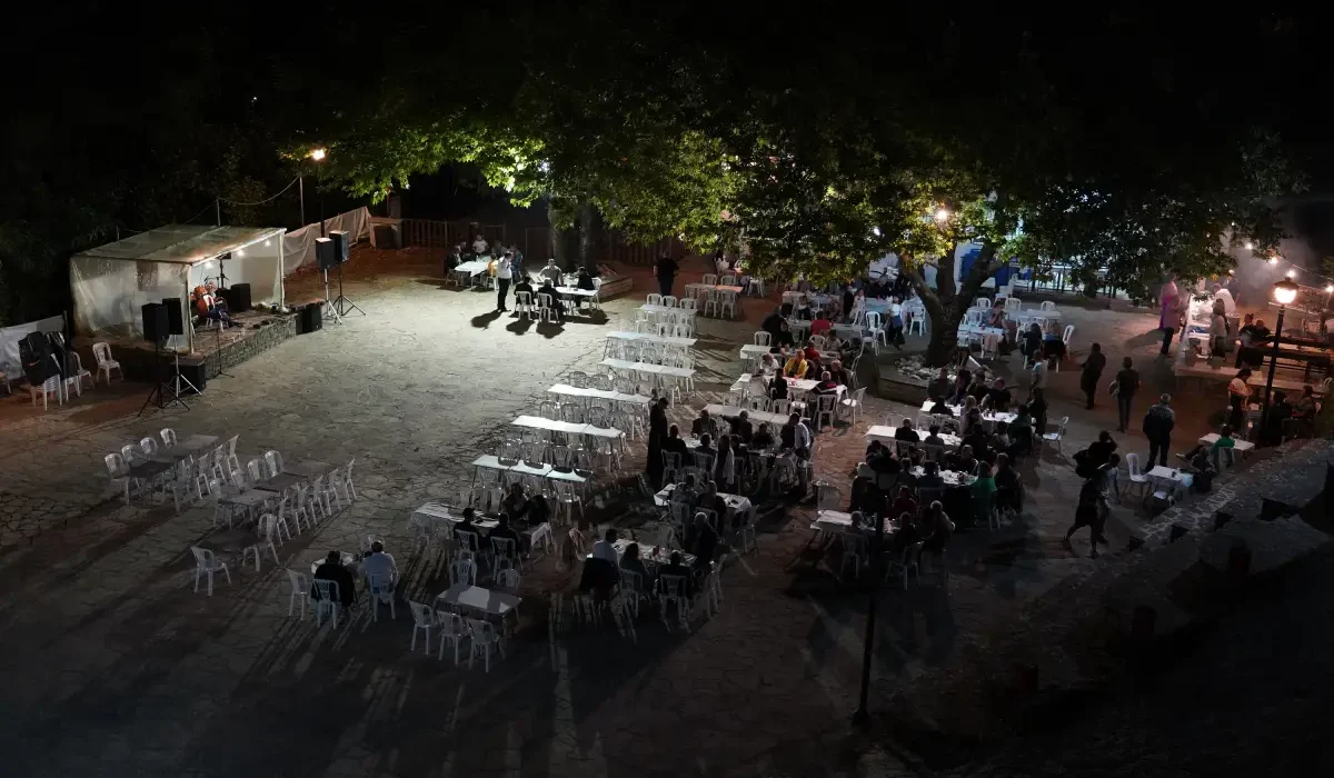 Το πανηγύρι-Αν μπορούμε να το γεμίσουμε με κόσμο και οχι κενά καθίσματα